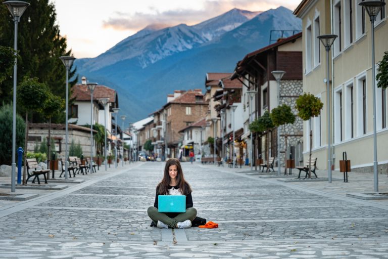 How to Start Working as an Independent Digital Nomad￼